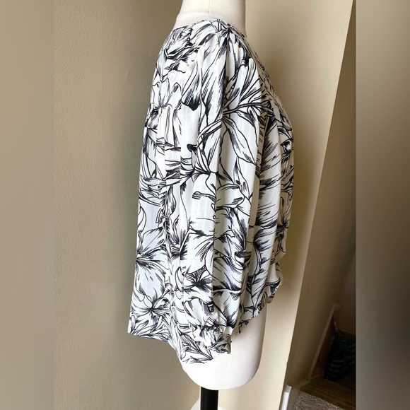 Rose & Olive Blouse - Medium - Picture 9 of 15